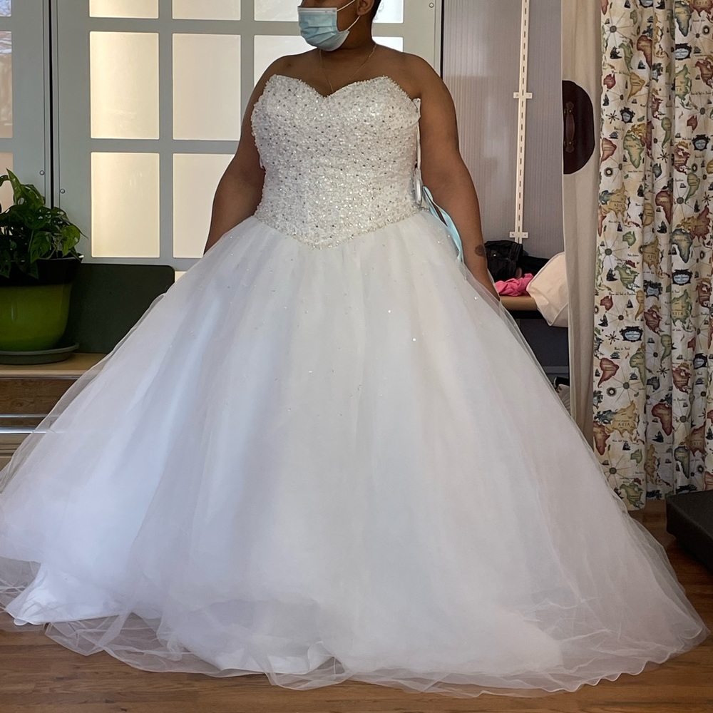 Wedding Ball Gown. Size 24 . Corset Back. Never been worn